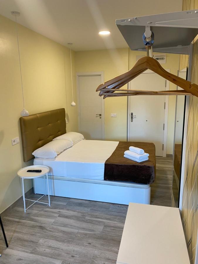 Hostal Alaska Madrid Exterior foto
