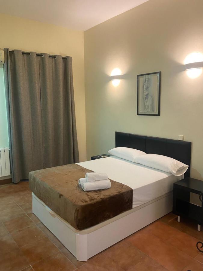 Hostal Alaska Madrid Exterior foto