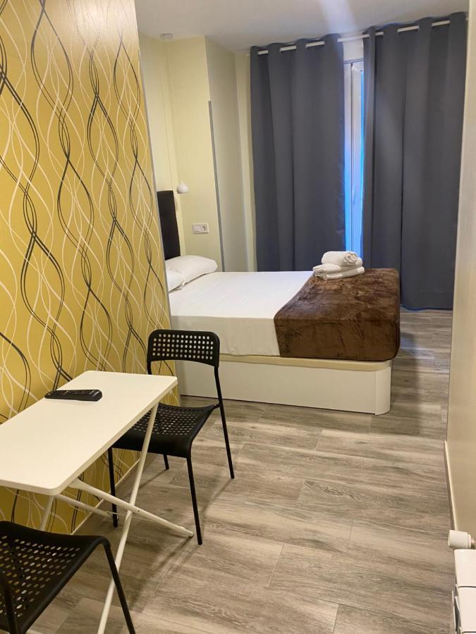 Hostal Alaska Madrid Exterior foto