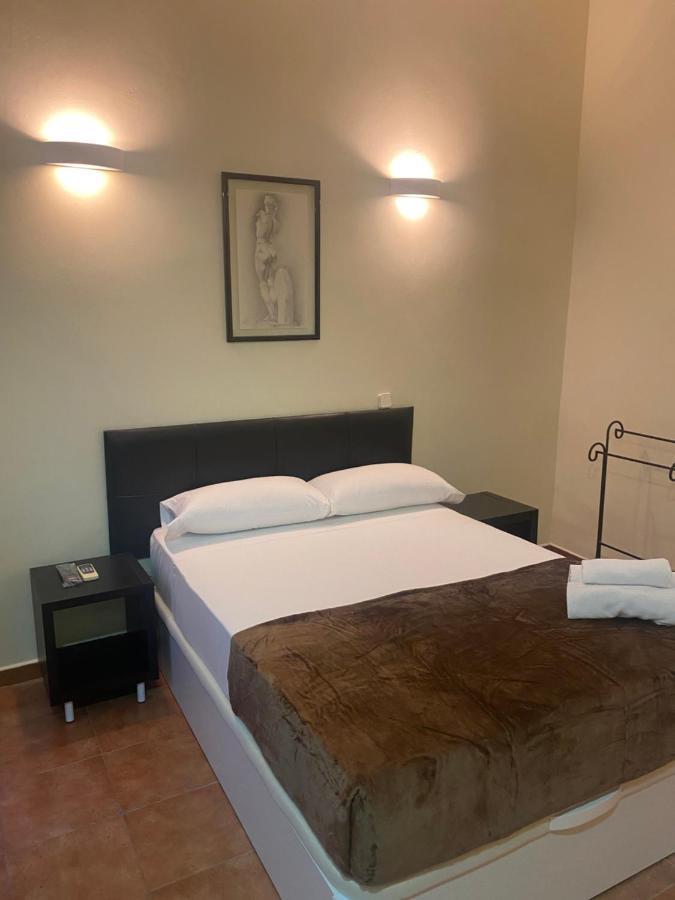 Hostal Alaska Madrid Exterior foto