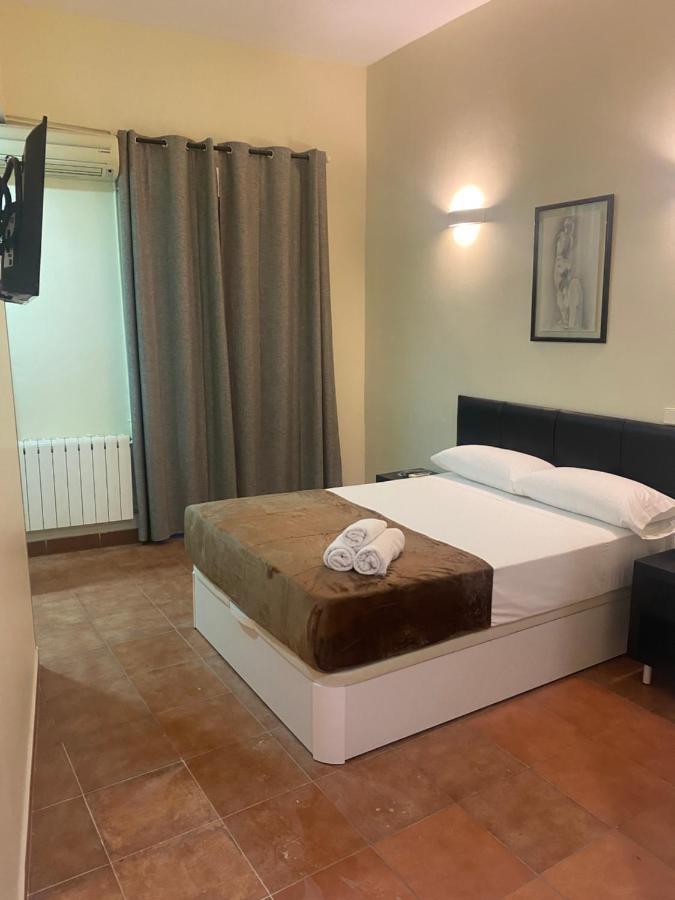 Hostal Alaska Madrid Exterior foto