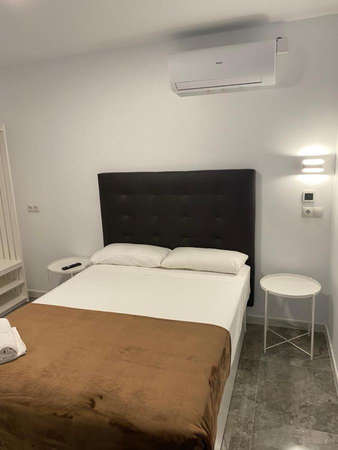 Hostal Alaska Madrid Exterior foto