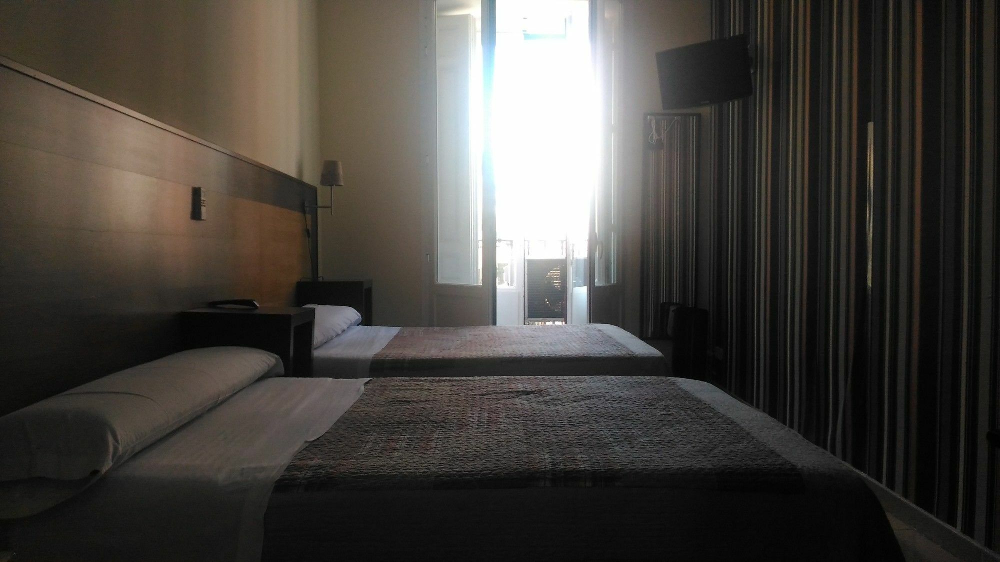 Hostal Alaska Madrid Exterior foto