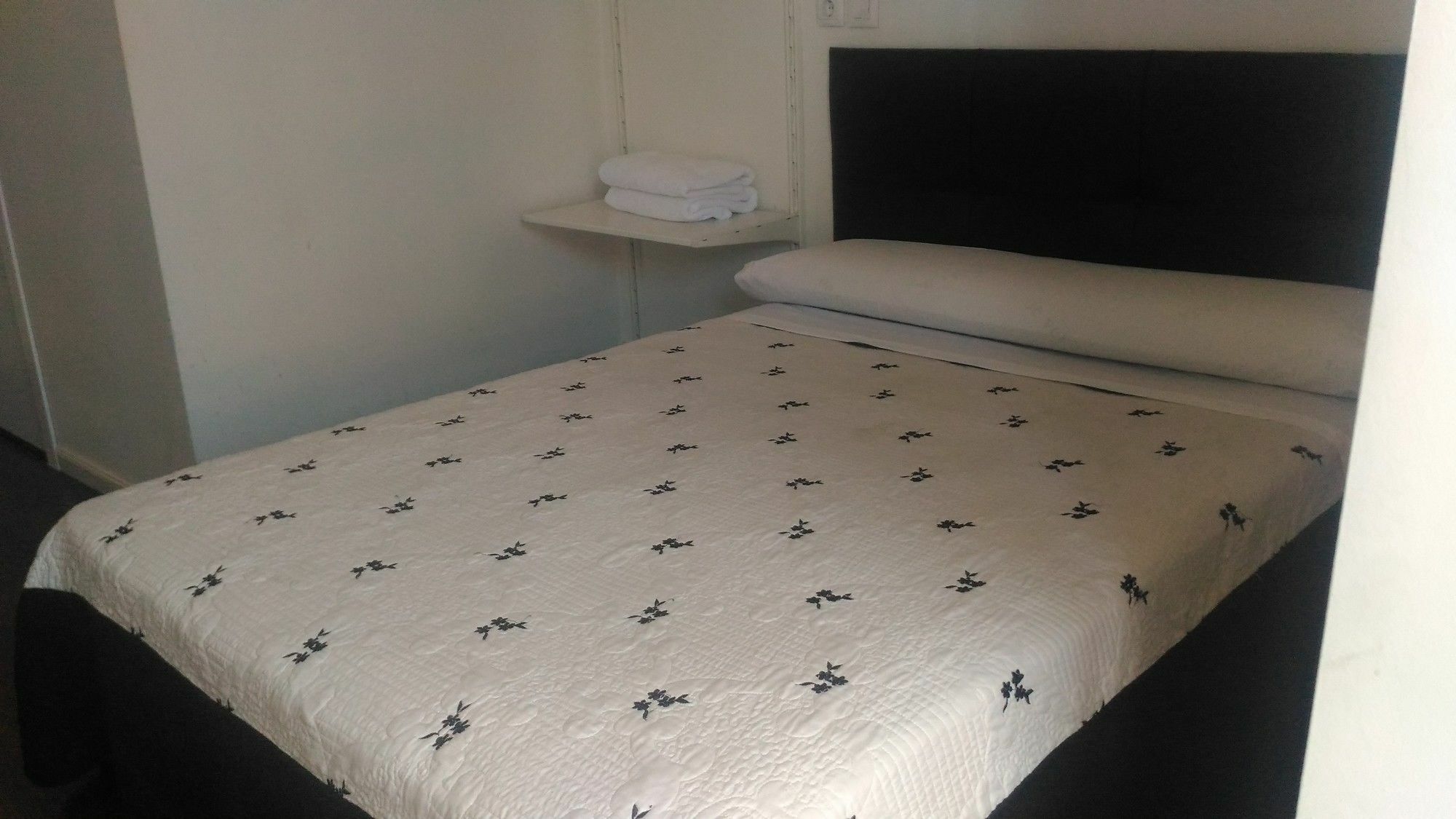 Hostal Alaska Madrid Exterior foto
