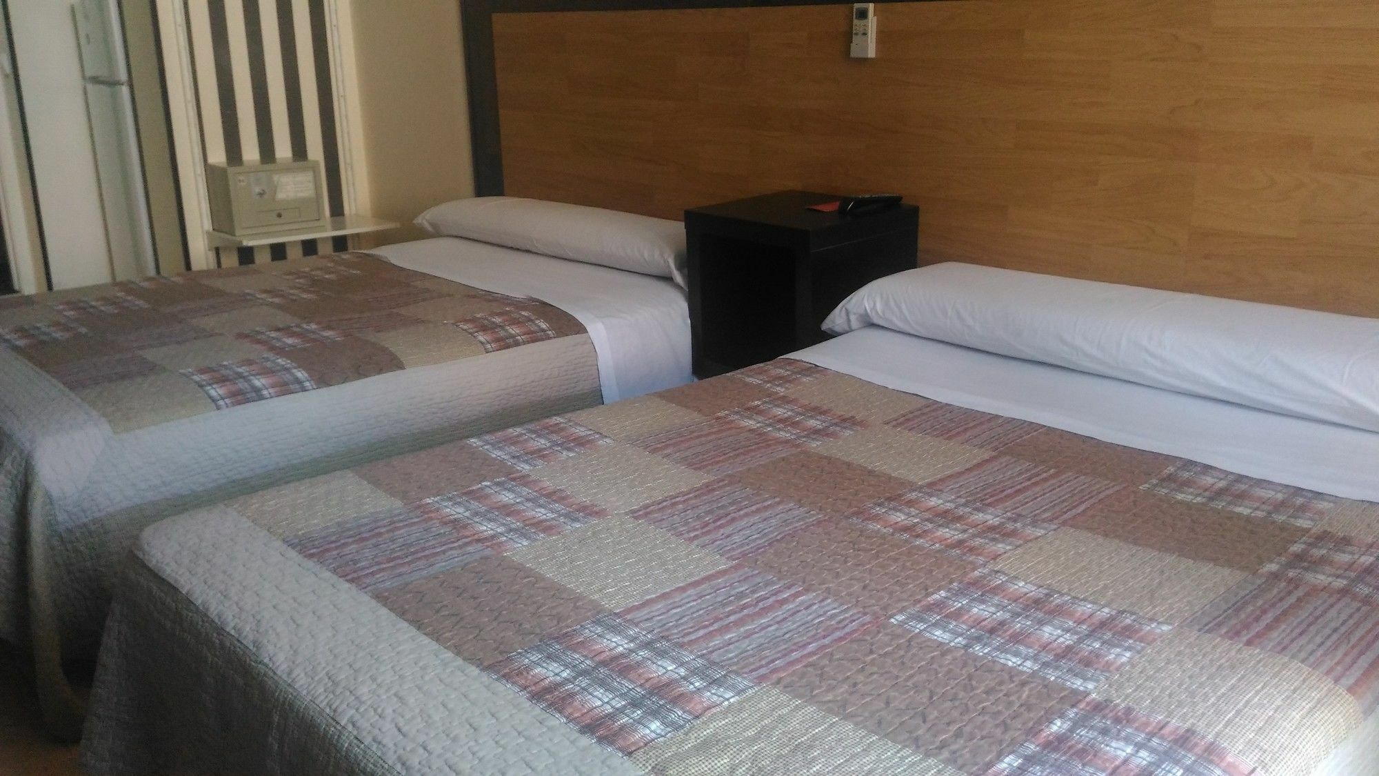 Hostal Alaska Madrid Exterior foto