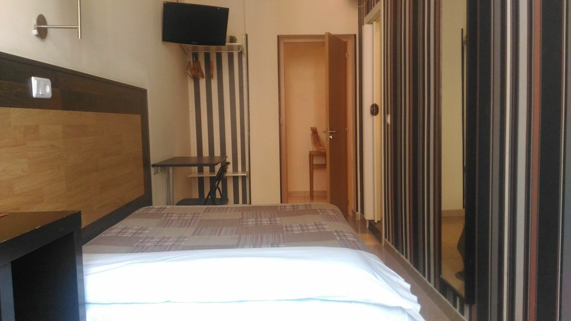 Hostal Alaska Madrid Exterior foto