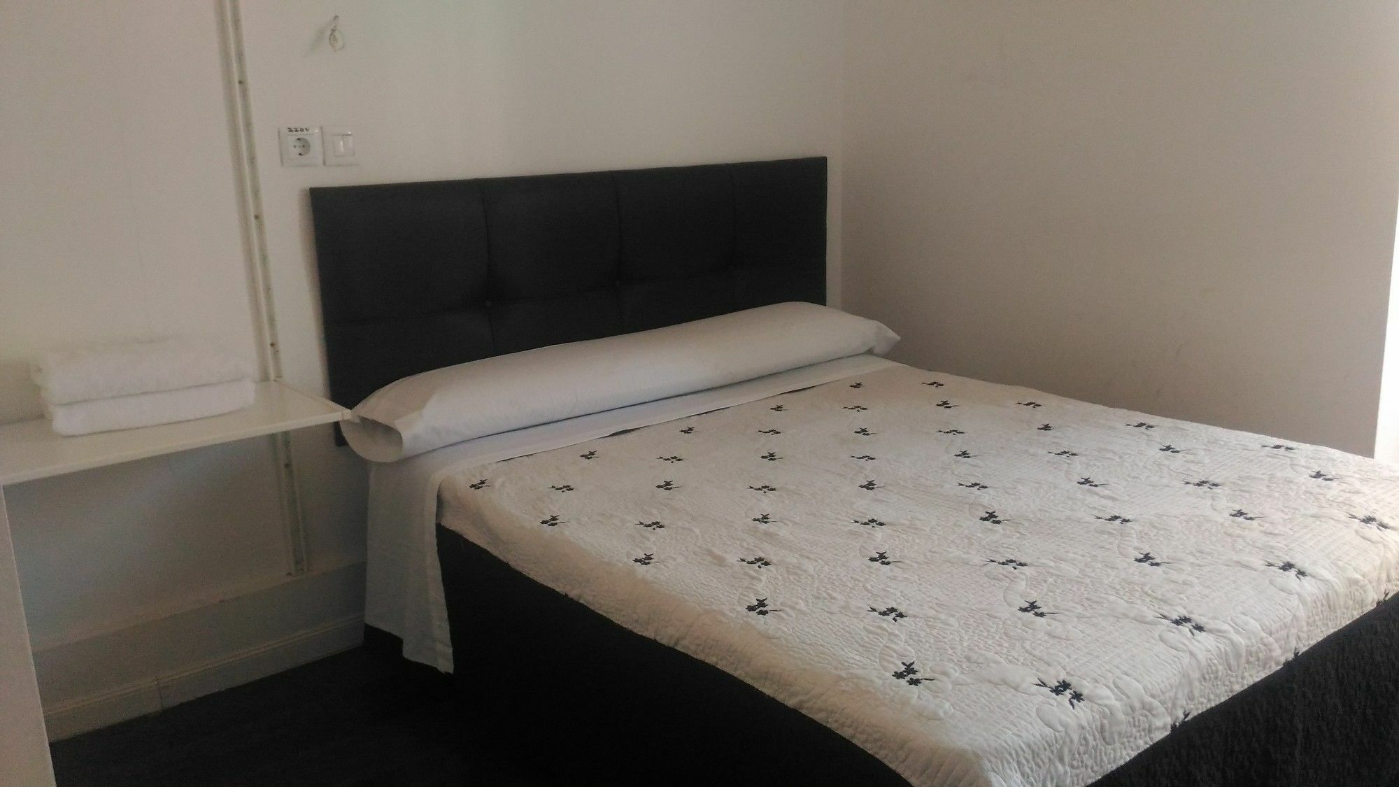 Hostal Alaska Madrid Exterior foto