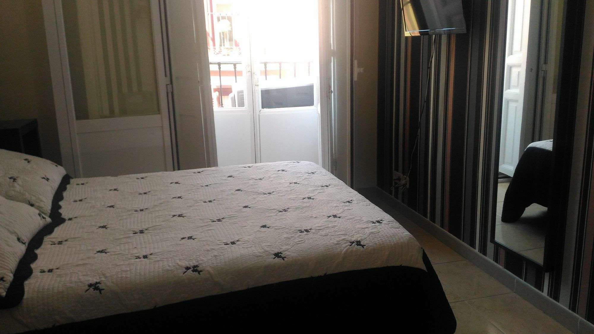 Hostal Alaska Madrid Exterior foto