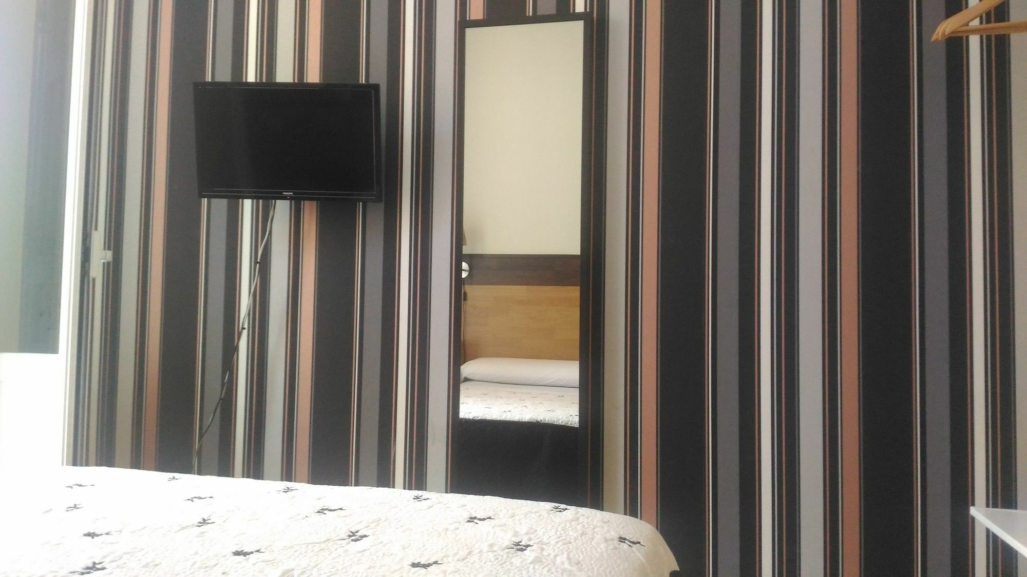 Hostal Alaska Madrid Exterior foto
