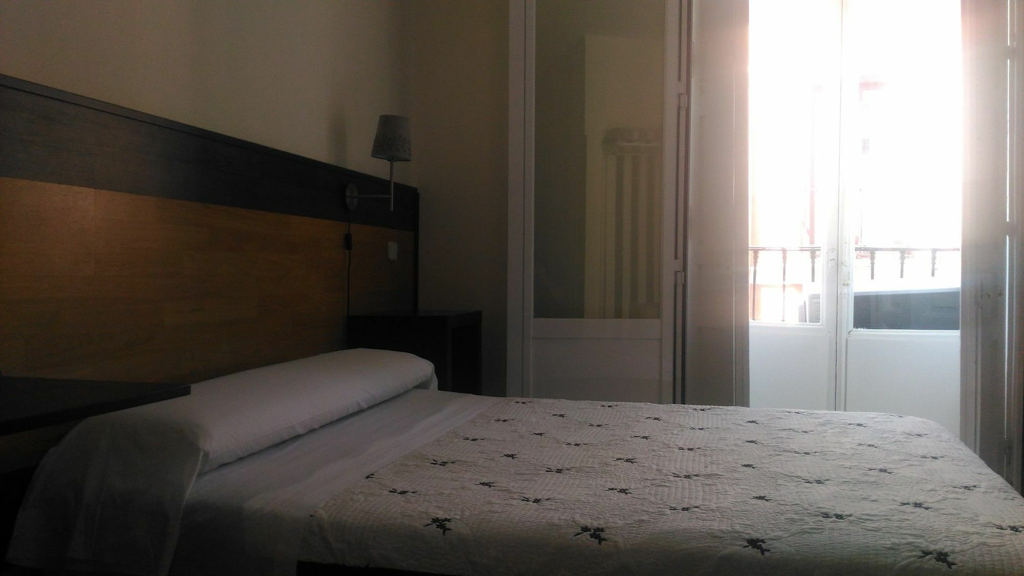 Hostal Alaska Madrid Exterior foto