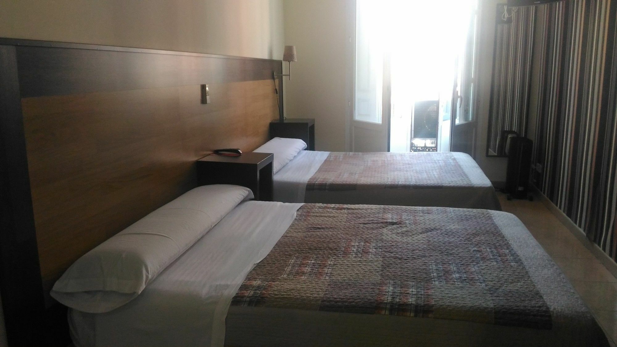 Hostal Alaska Madrid Exterior foto